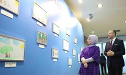 Emine Erdoğan'dan dijital çağ uyarısı: Çocukların ekran süresi alarm veriyor