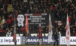Eskişehirspor tribünlerinden yürek yakan anma: Şehit üsteğmen unutulmadı!
