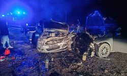 Kahta’da iki otomobil kafa kafaya çarpıştı: 5 yaralı