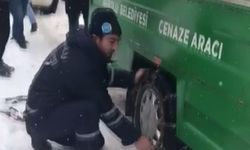 Yoğun kar cenazeyi durdurdu, köylüler seferber oldu