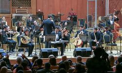 Bizim Orkestra ve Tuğba Özerk Ankara’da Sahne Aldı