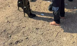 Ayağında 80 bin TL’lik çizmeyle yoksul mahalleyi ziyaret etti: Çocukların ayağında çorap dahi yok