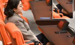 DEM Partili Öznur Bartın TBMM'de ayakkabılarını çıkardı: Sosyal medya ikiye bölündü!