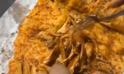 Hatay usulü tavuk döner diye aldı, içinden çıkanlar şaşkına çevirdi