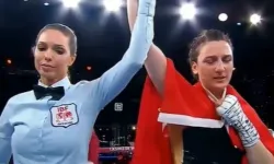 Elif Nur Turhan dünya şampiyonu: Beatriz Ferreira’yı TKO ile yendi, tarihi zafer!