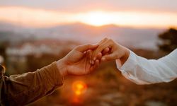 Uzman psikolog açıkladı: İlişkiye başlamadan bitirebilen 4 tehlikeli davranış!