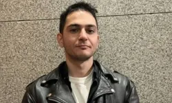 Tutuklu gazeteci Furkan Karabay'dan mahkemede bomba tepki: İddianameyi yırttı!