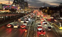 Derbi alarmı! Kadıköy trafiği taraftar akınıyla kilitlendi