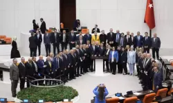 Meclis'te sürpriz anlar! CHP'li vekilin jestine AK Parti sıralarından alkış