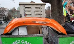 Çöp konteynerindeki taksi tamponu görenleri şaşırttı