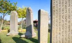 İlk Türk devletlerine ait bilgiler günümüze kadar nasıl ulaşmıştır?