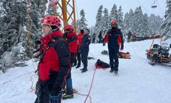 Uludağ’da telesiyej arıza yaptı, onlarca tatilci havada mahsur kaldı!