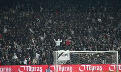 Beşiktaş kazandı ama tribünler ayakta: Tüpraş Stadyumu’nda istifa sesleri