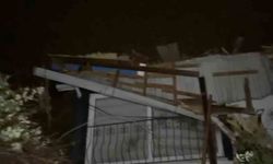 Samsun’da fırtına etkili oldu: Çatılar uçtu, ağaçlar devrildi