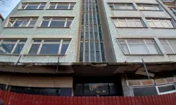 Başkent’in eski binalarından Omat Apartmanı yıkılıyor