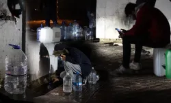 Ankara'nın susuzluk imtihanı devam ediyor! Gece yarısı çeşme kuyrukları isyan ettirdi