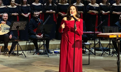 Türkan Şoray Ankara’da Sahneye Çıktı: “Rüya Görüyor Gibiyim”