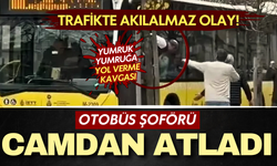 Üsküdar’da trafikte yol verme kavgası: İETT şoförü otobüs camından atladı