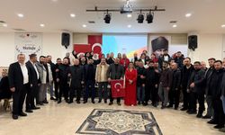 Keçiörenliler Türk bayrağı için bir araya geldi