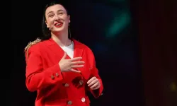 Ankara’da kahkaha dolu gece: Yasemin Sakallıoğlu sahnede