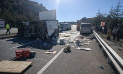 Denizli’de feci kaza: Kamyonet minibüsle çarpıştı baba ve oğlu hayatını kaybetti