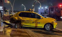 Kocaeli’de trafik kazası: Ticari taksi ile otomobil çarpıştı