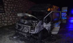 Ambulans alev topuna döndü! Kahraman şoför facianın eşiğinden döndürdü