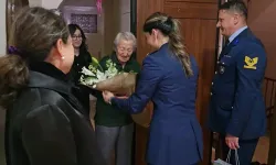 Ankaralı Hatice teyze kendi ördüğü 195 adet boyunluğu mehmetçiğe gönderdi