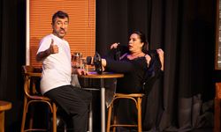 Kahkaha garantili Aşk Listesi Ankara’da: yıldız kadro aynı sahnede