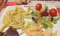 475 TL’lik porsiyonda şok görüntü! Tavuk tabağın 1/6’sına düştü