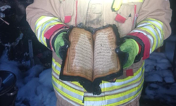 Mucize gibi olay: Kullanılamaz hale gelen evden Kur'an-ı Kerim'i ve paraları kurtardılar