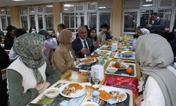 Ankara’da Ramazan Buluşması: Rektör ve Öğrenciler Aynı Masada