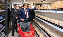 Bakan Tunç Ankara'daki İşyurtları mağazasında vatandaşlarla birlikte alışveriş yaptı