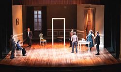 Hayatın anlamına absürt bir yolculuk: Hiç Dünya Ankara’da Sahneye geliyor!