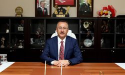 Adapazarı'nda ortalık karışık: Yasak aşk iddiaları sonrası belediye başkanı disipline sevk edildi!