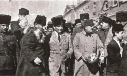 İzmir İktisat Kongresi yapılırken dönemin İktisat Bakanı kimdir?