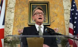 İngiltere'de bomba gelişme: Epstein belgelerinde adı geçen eski büyükelçi gözaltında!