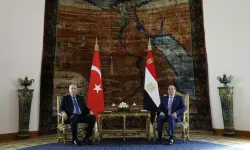 Erdoğan Kahire’de: Türkiye–Mısır hattında yeni dönem mesajları verdi!