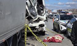 Ankara’da feci kaza: Tanker tıra arkadan çarptı, sürücü can verdi!