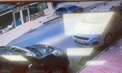 Elazığ’da kontrolden çıkan otomobil mağazaya daldı! O anlar kamerada