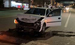 Kırmızı Işıkta Bekleyen Araca Arkadan Çarptı: 1 Yaralı