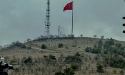 Ankara Keçiören'de Türk Bayrağı Günlerdir Yırtık Halde Dalgalanıyor: "Sanki Savaştayız"