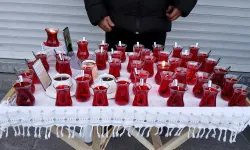 Çay bardağı şeklinde mumlar görünümüyle şaşırtıyor