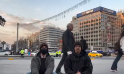 Ankara’nın göbeğinde ilginç anlar! Güvenpark’ta oturan adamın yanına herkes oturmaya başladı