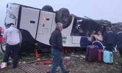 Adana’da yolcu otobüsü devrildi: 2 ölü, 19 yaralı