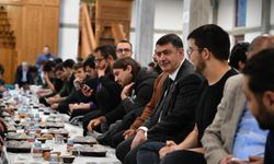 Vali Vasip Şahin ODTÜ Camii’nde öğrencilerle aynı sofrada buluştu