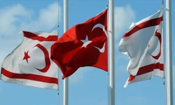 Güney Kıbrıs'ta Paskalya skandalı! Türk bayraklarını yakıp Hulusi Akar'ı hedef aldılar