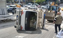 Ankara’da sürücü otomobillere çarpmamak için kamyonunu bilerek devirdi!
