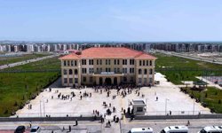 Bakan Murat Kurum’dan 23 Nisan Paylaşımı: Deprem Bölgesinde Yeni Okulda İlk Bayram