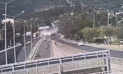 Bornova’daki faciaya ait görüntüler ortaya çıktı: Tır araçları biçip geçti